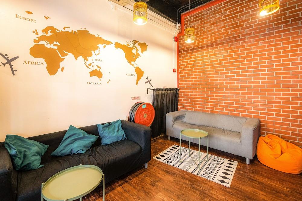 Beds & Dreams Hostel