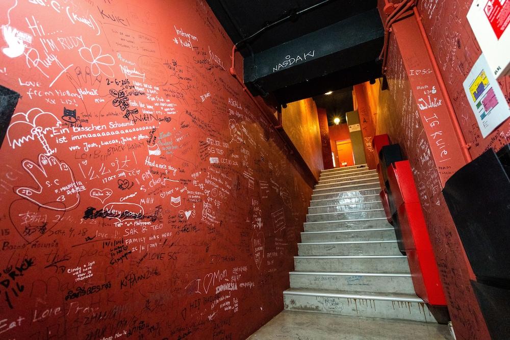 Beds & Dreams Hostel Singapore