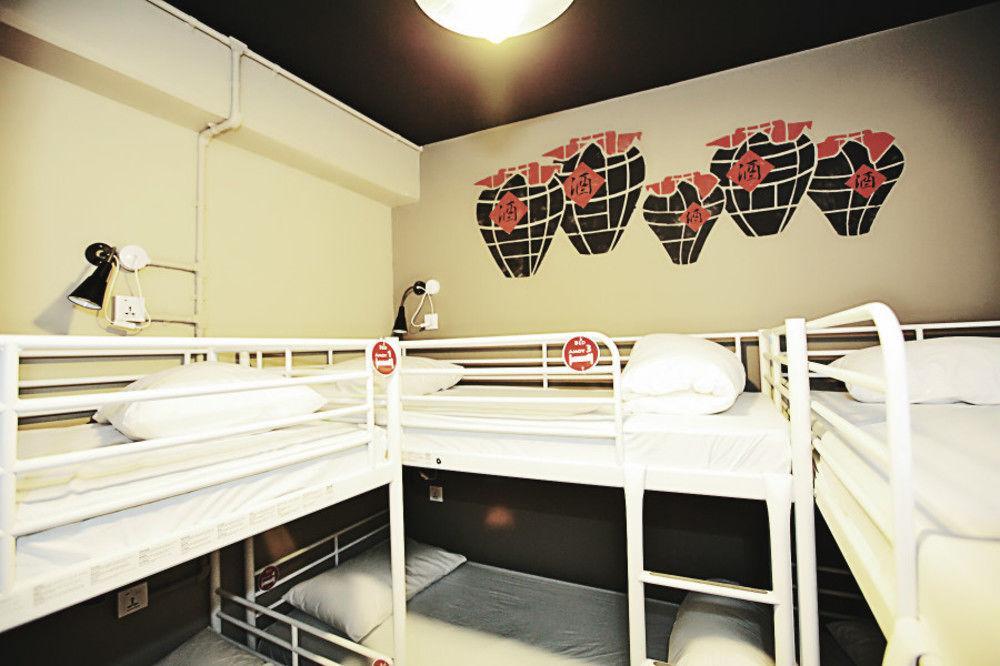 Beds & Dreams Hostel *