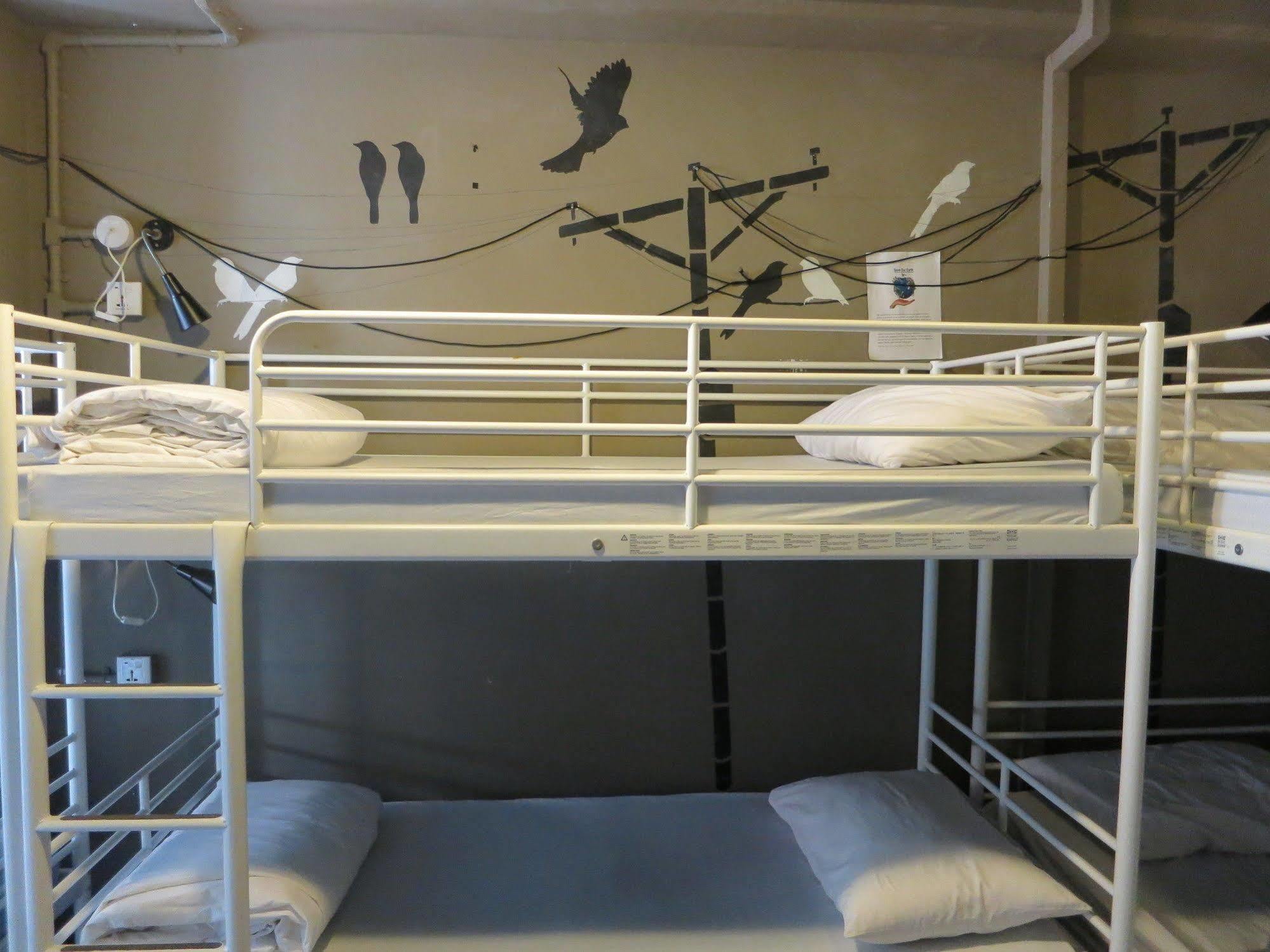 Beds & Dreams Hostel *