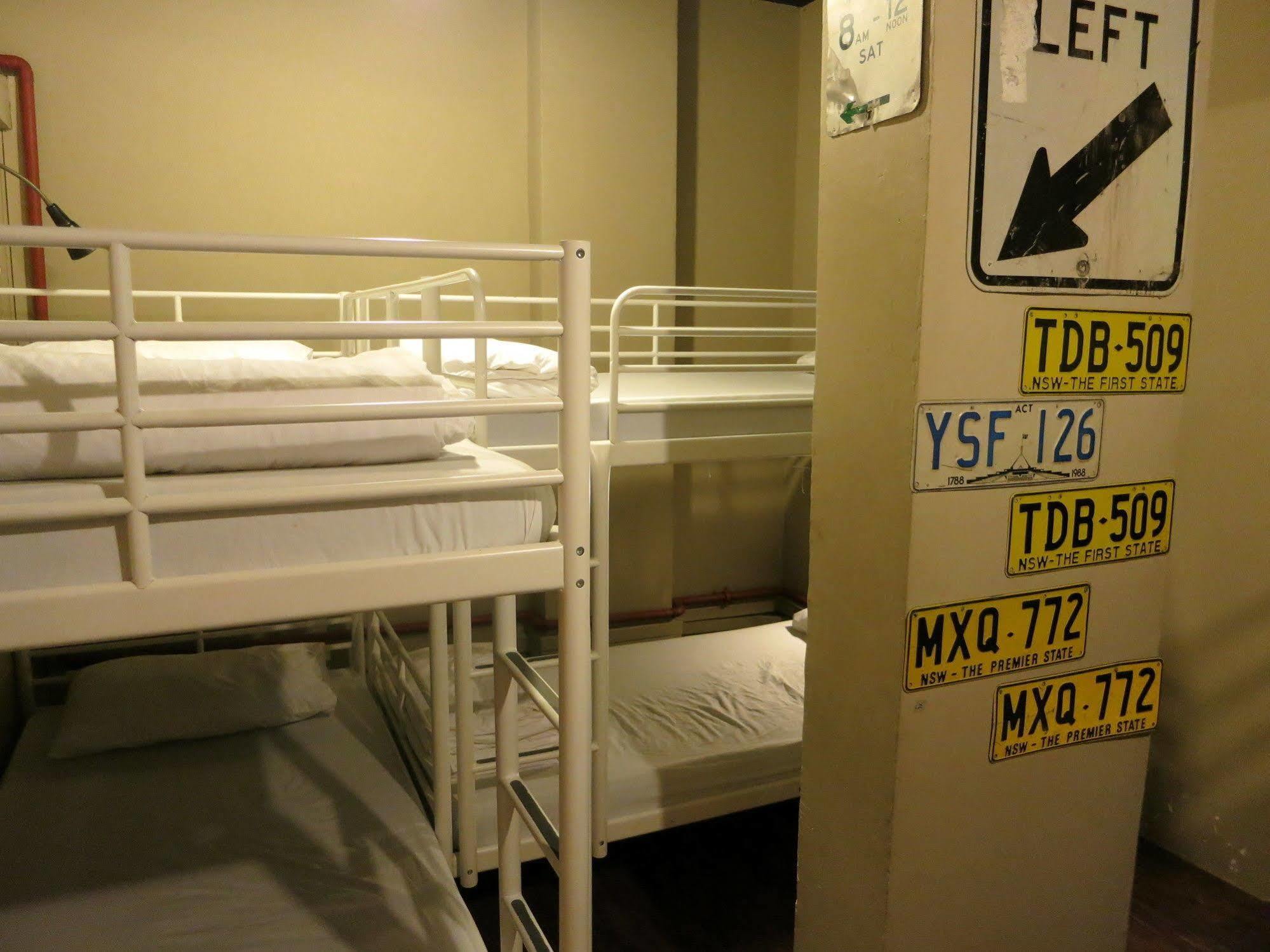 Beds & Dreams Hostel *