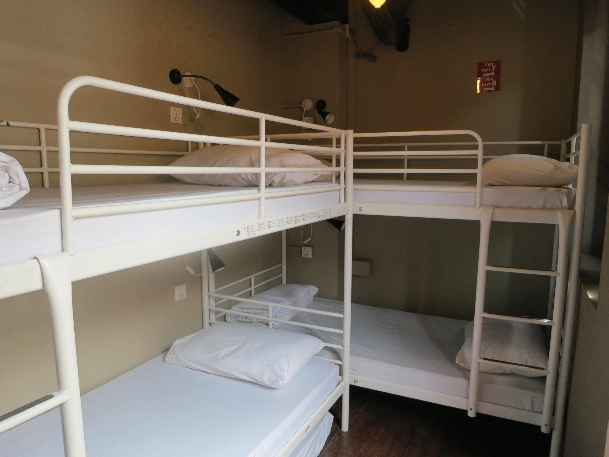 Beds & Dreams Hostel